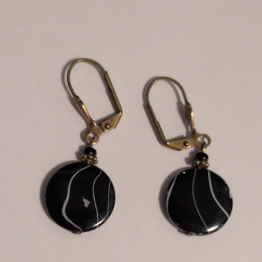 Elegant Black and Gold Dangle‎ Earrings